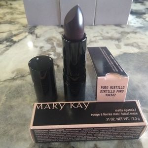 Mary Kay Makeup - Mary Kay Matte Lipstick - Puro Mirtillo Mary Kay Makeup - Mary Kay Matte Lipstick - Puro Mirtillo